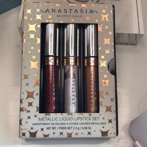 Anastasia Beverly Hills liquid lipstick set metal